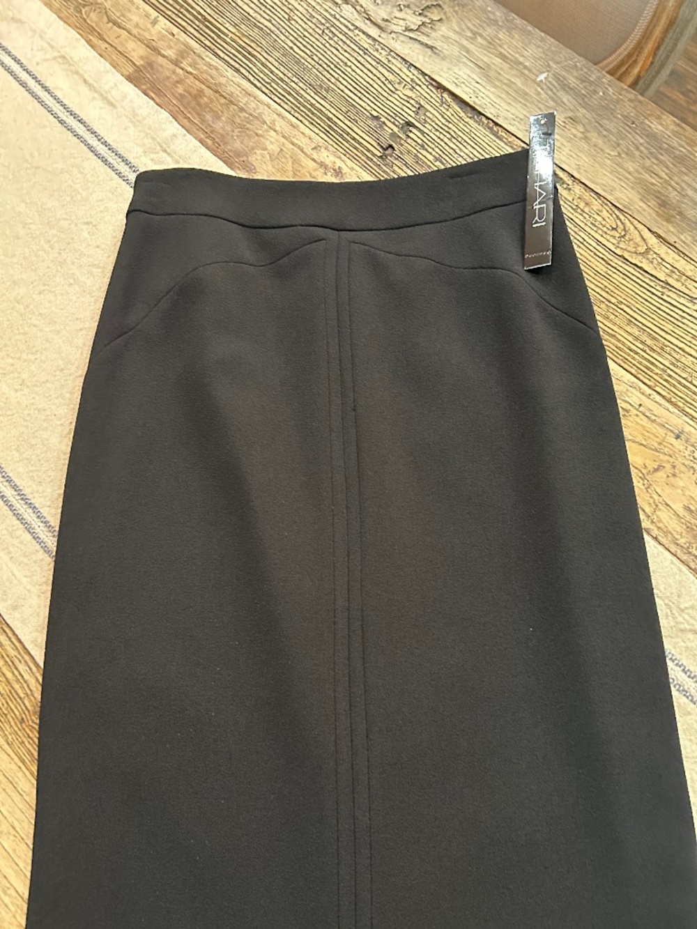 ◾️NWT - TAHARI SKIRT